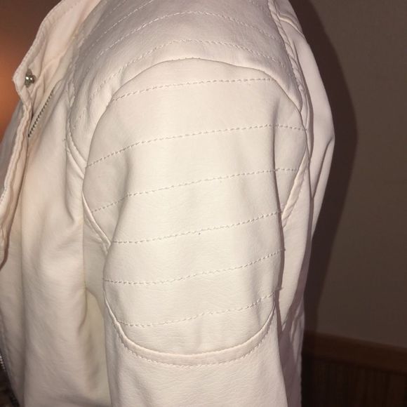 B Sweet leather like cream motorcycle style jacket size large feels fabulous - Picture 6 of 10